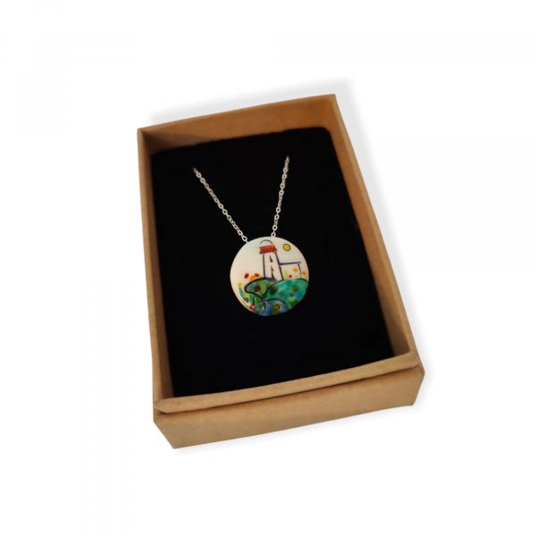 round pendant in box